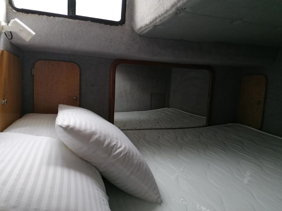 Sejour Insolite Sur Un Yacht. Bateau Hotel A Quai. 라로셸 외부 사진